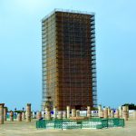 LAYHER Maroc scaffolding contributes to the preservation of Moroccan heritage while ensuring the safety of workers on the Hassan Tower construction site.